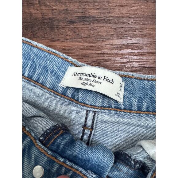 Abercrombie & Fitch The Mom Short High Rise - Picture 3 of 5